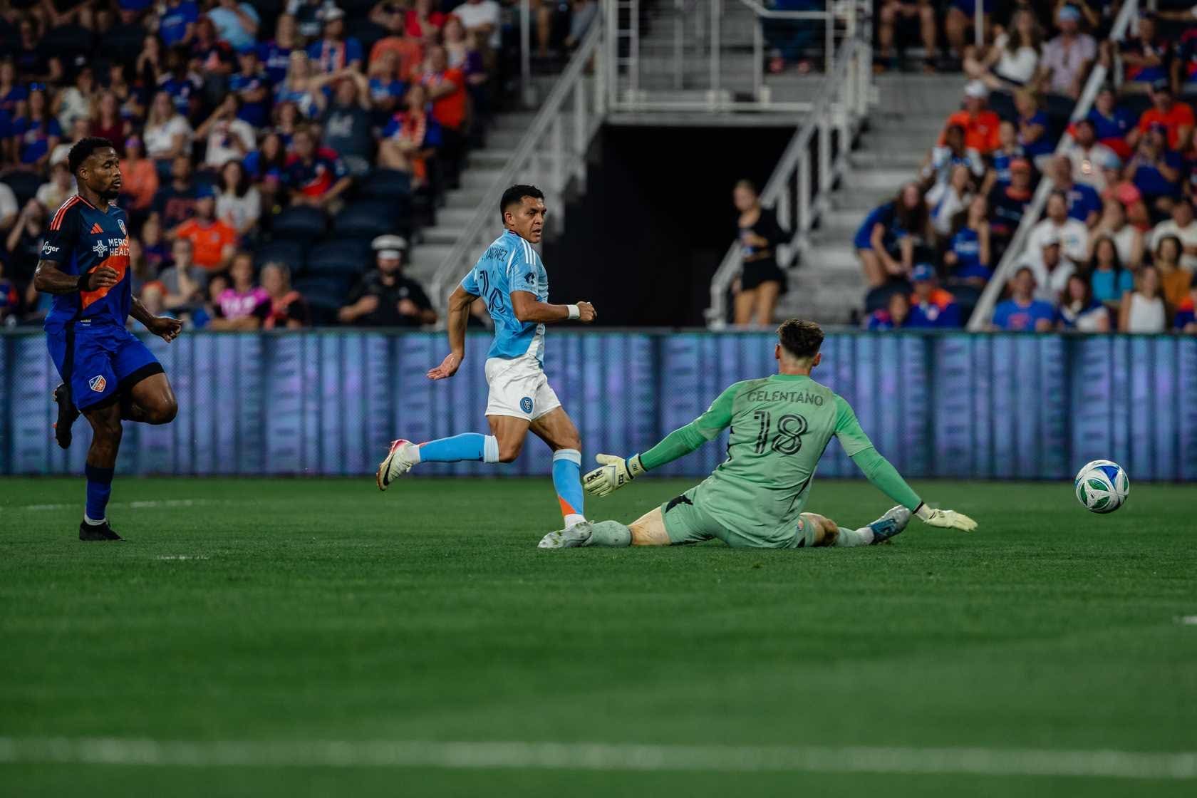 Alonso Martínez scores game-winning goal for New York City FC past FC Cincinnati goalkeeper Roman Celentano in 1-0 victory