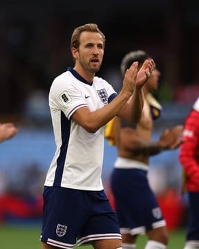 9/6/2025 Villa Park, Birmingham, England Harry Kane applaudes the England fans. Mandatory Credit England National Team