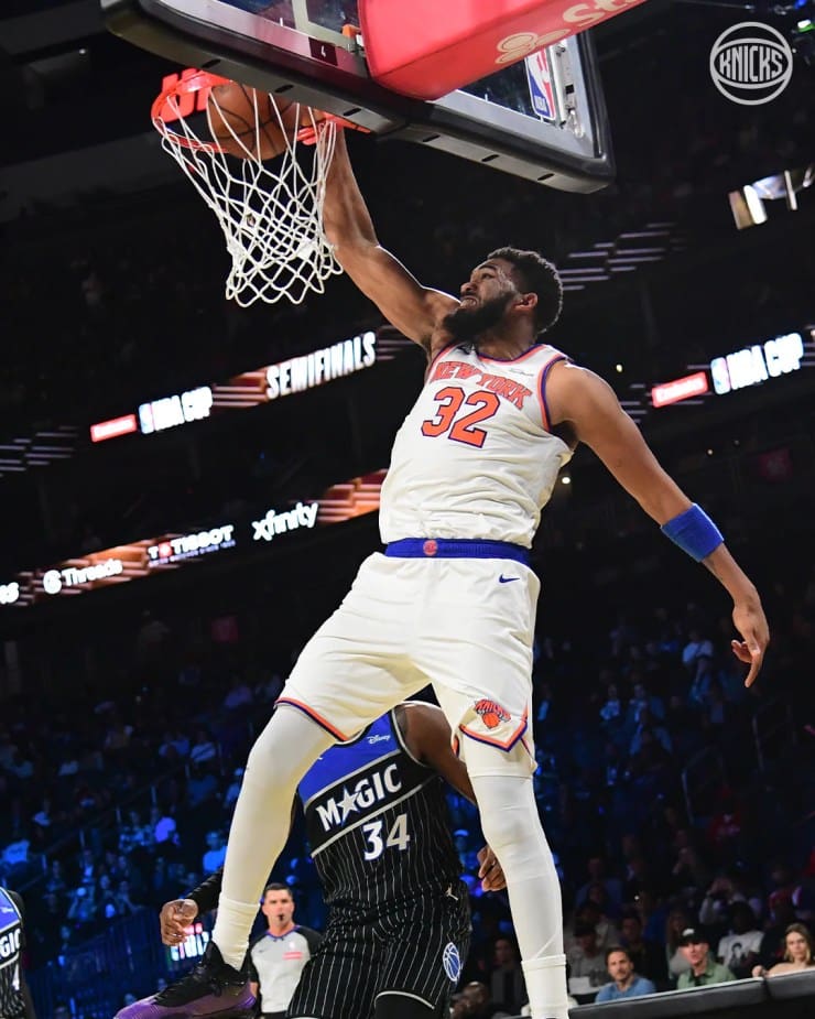 12/13/2025 T-Mobile Arena, Las Vegas, NV., Karl Anthony Towns 
Jams it down. Mandatory Credit: New York Knicks