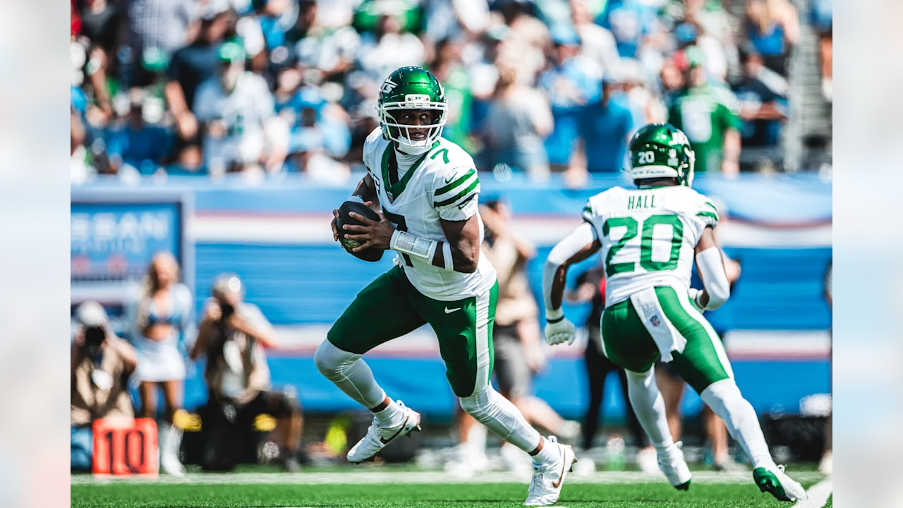 Geno Smith running with the ball