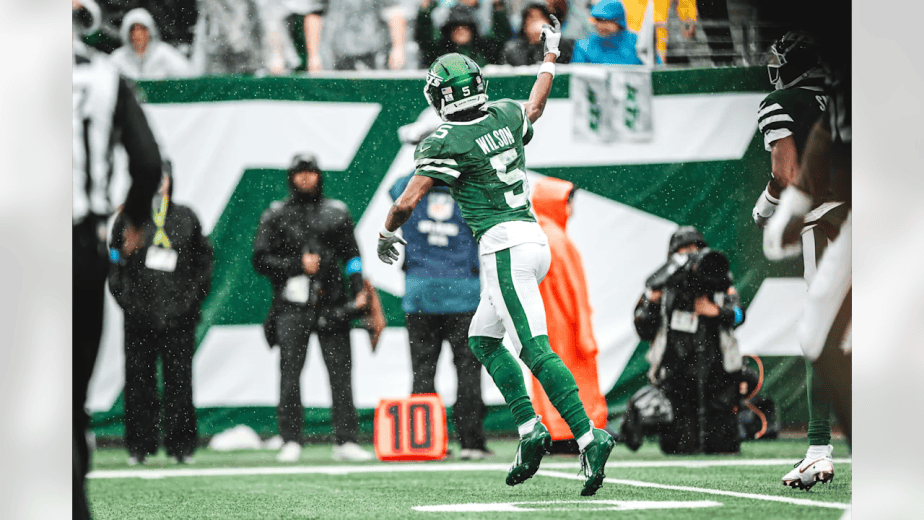 Garrett Wilson scores in the opening drive