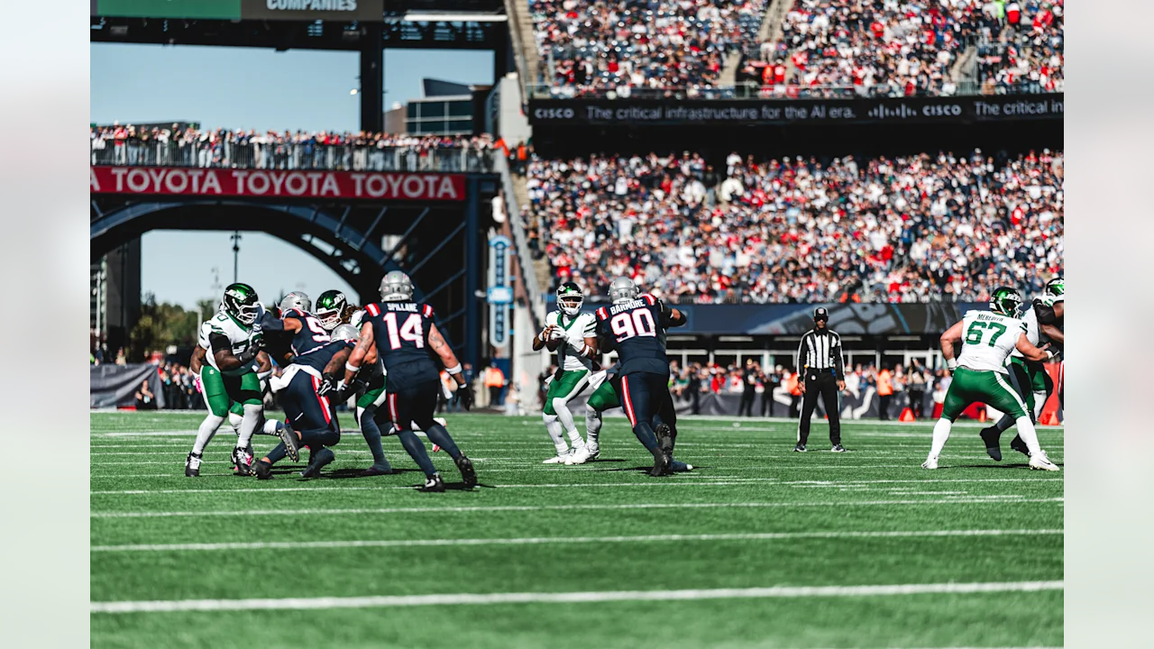 Geno Smith making a play