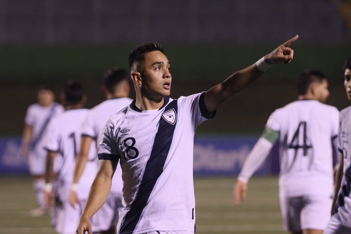 6/6/25 Oscar Santis points to the stands as his side goes on to victory over the Dominican Republic. Mandatory Credit: FFG