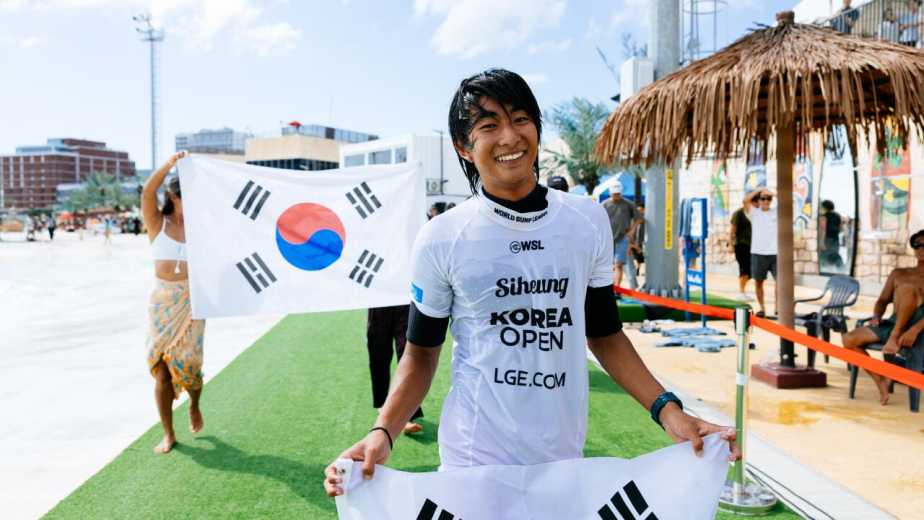 Kanoa Hee-Jae surfing