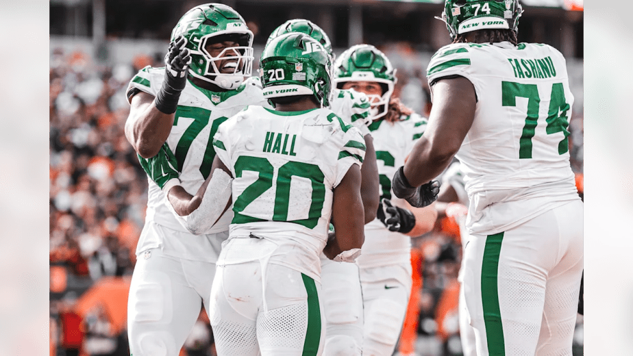10/26/2025 Paycor Stadium, Cincinnati, Ohio, Breece hall Celebrates one of his two touchdowns. Mandatory Credit: New York Jets