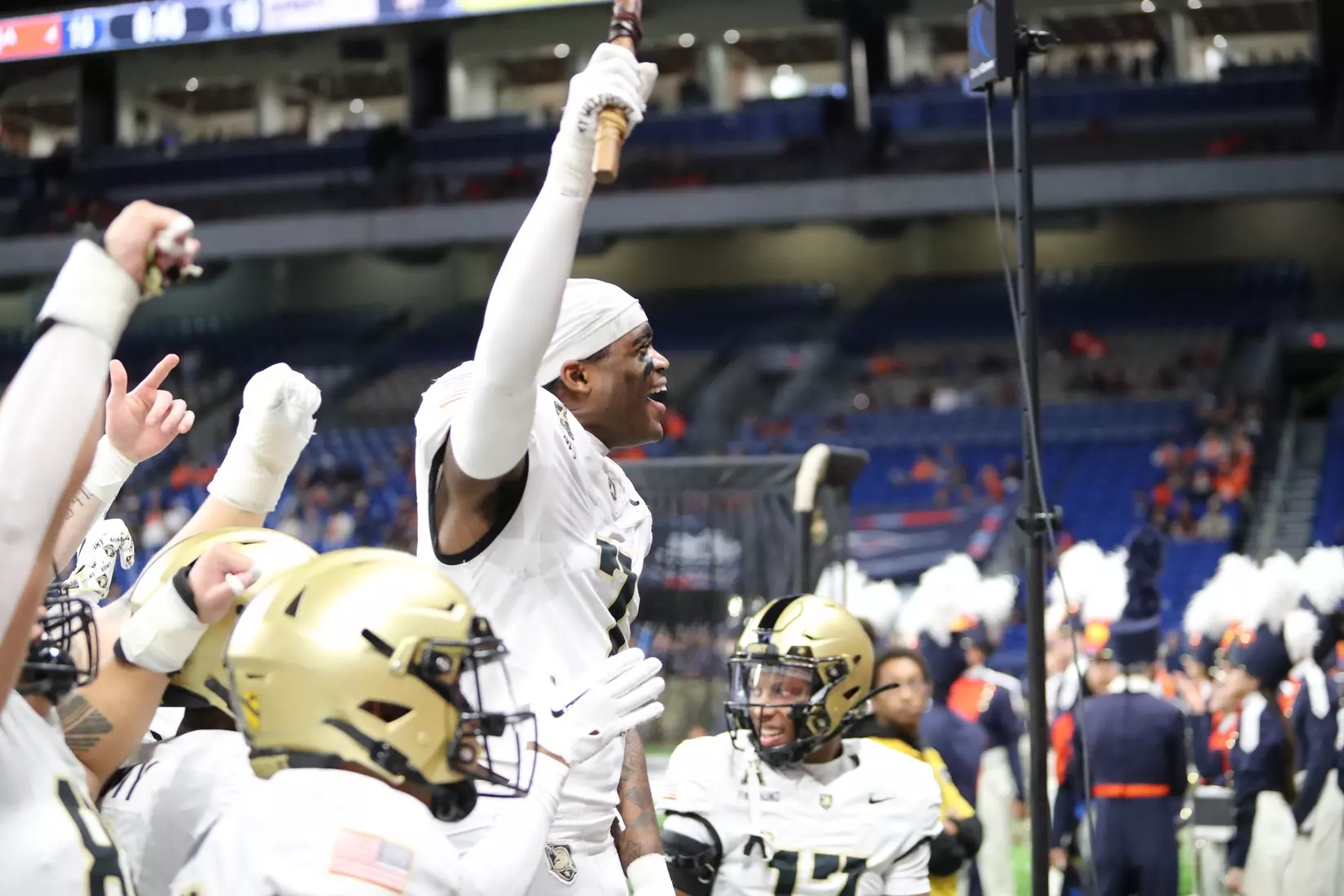 Army’s Jaydan Mayes Earns American Conference Defensive Player of the Week After Historic Pick-Six