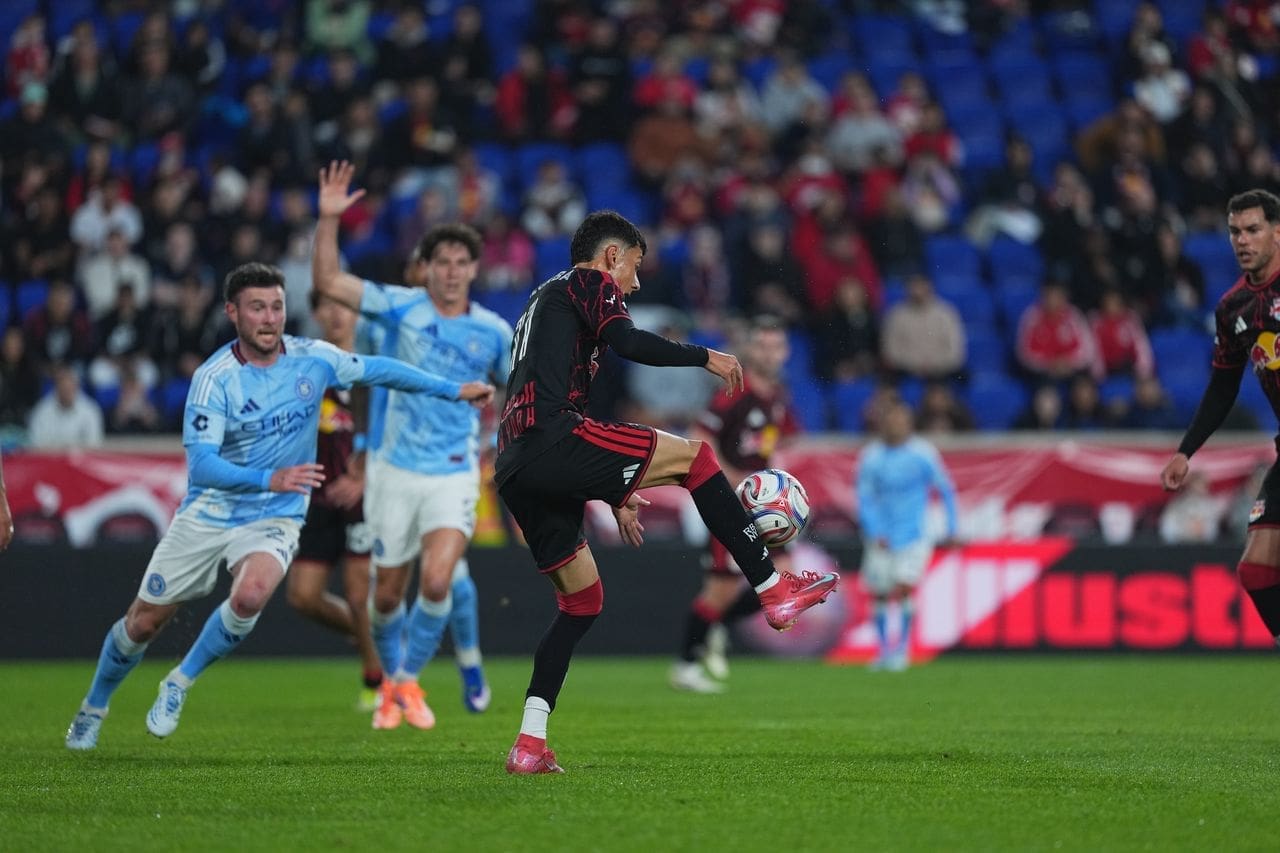 Jorge Ruvalcaba on the pitch with the ball