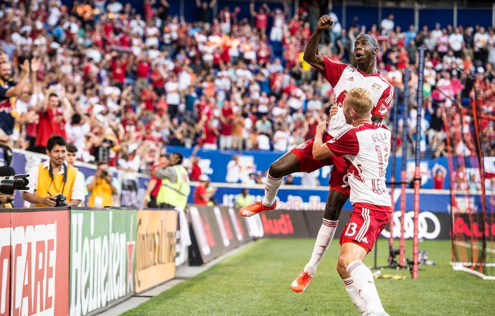 Bradley Wright-Phillips scores a big goal
