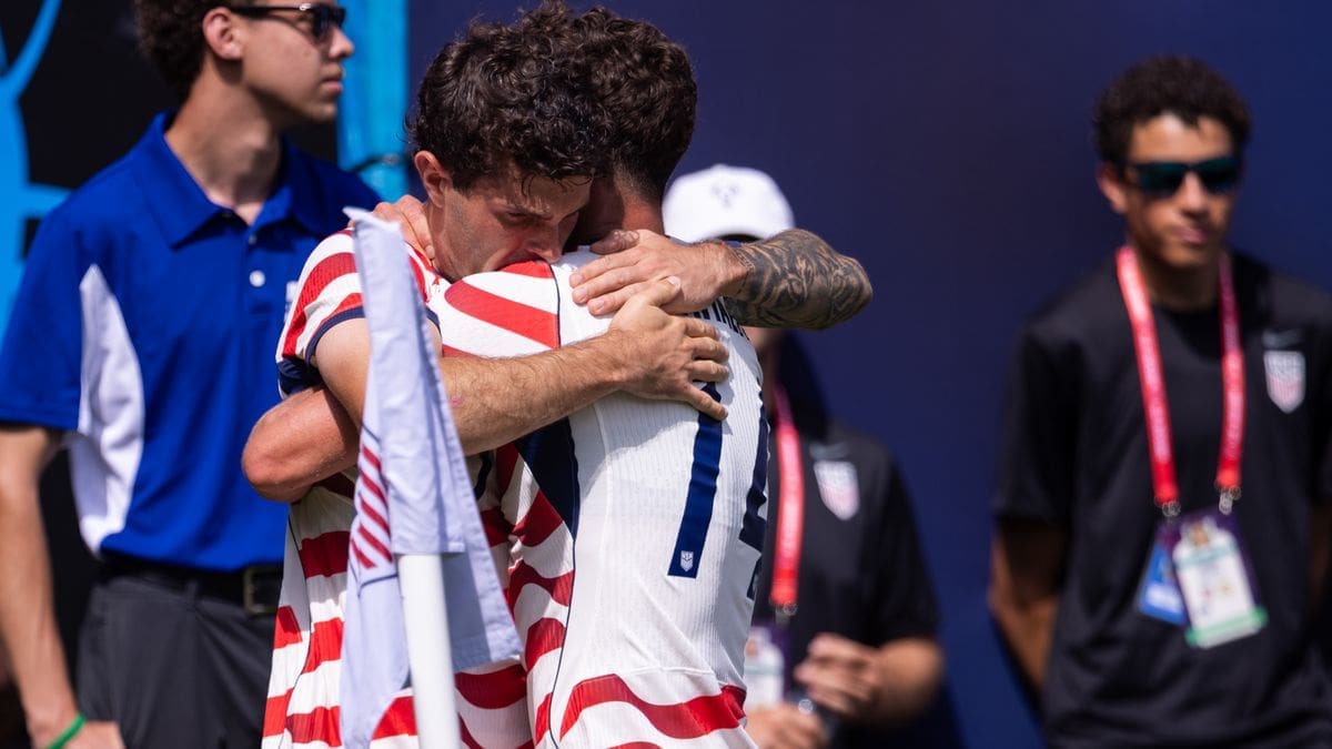 Christian Pulisic at the far corner flag.