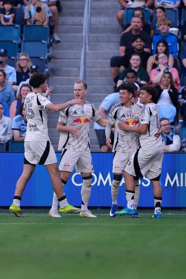 Jorge Ruvalcaba celebrates a goal