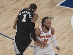 Victor Wembanyama & JAlen Brunson battle